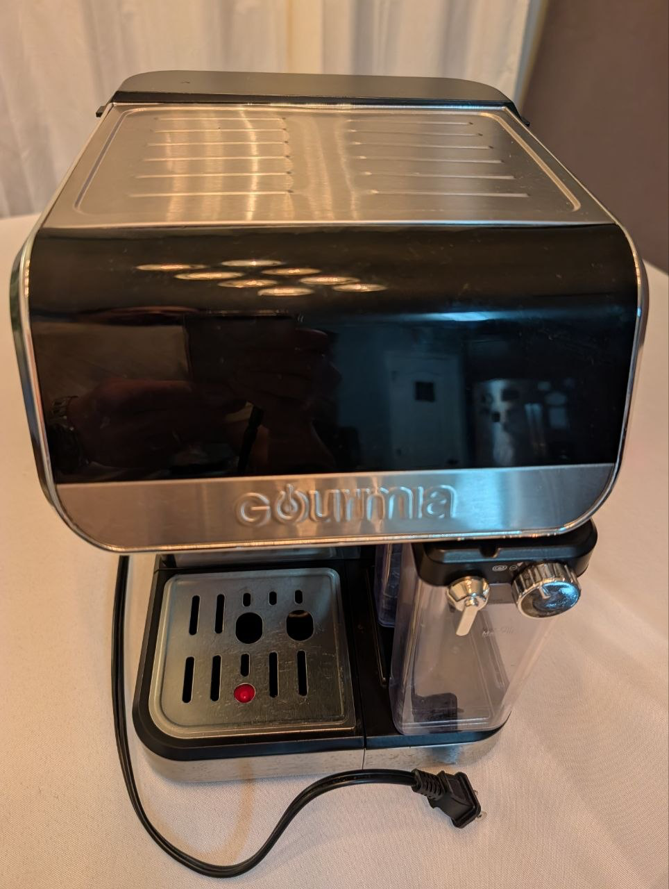 Máquina de Café Expresso e Cappuccino Gourmia com Reservatório de Leite