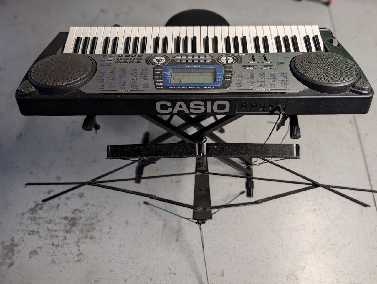Teclado Musical Casio CTK-651 com Suporte e Banco