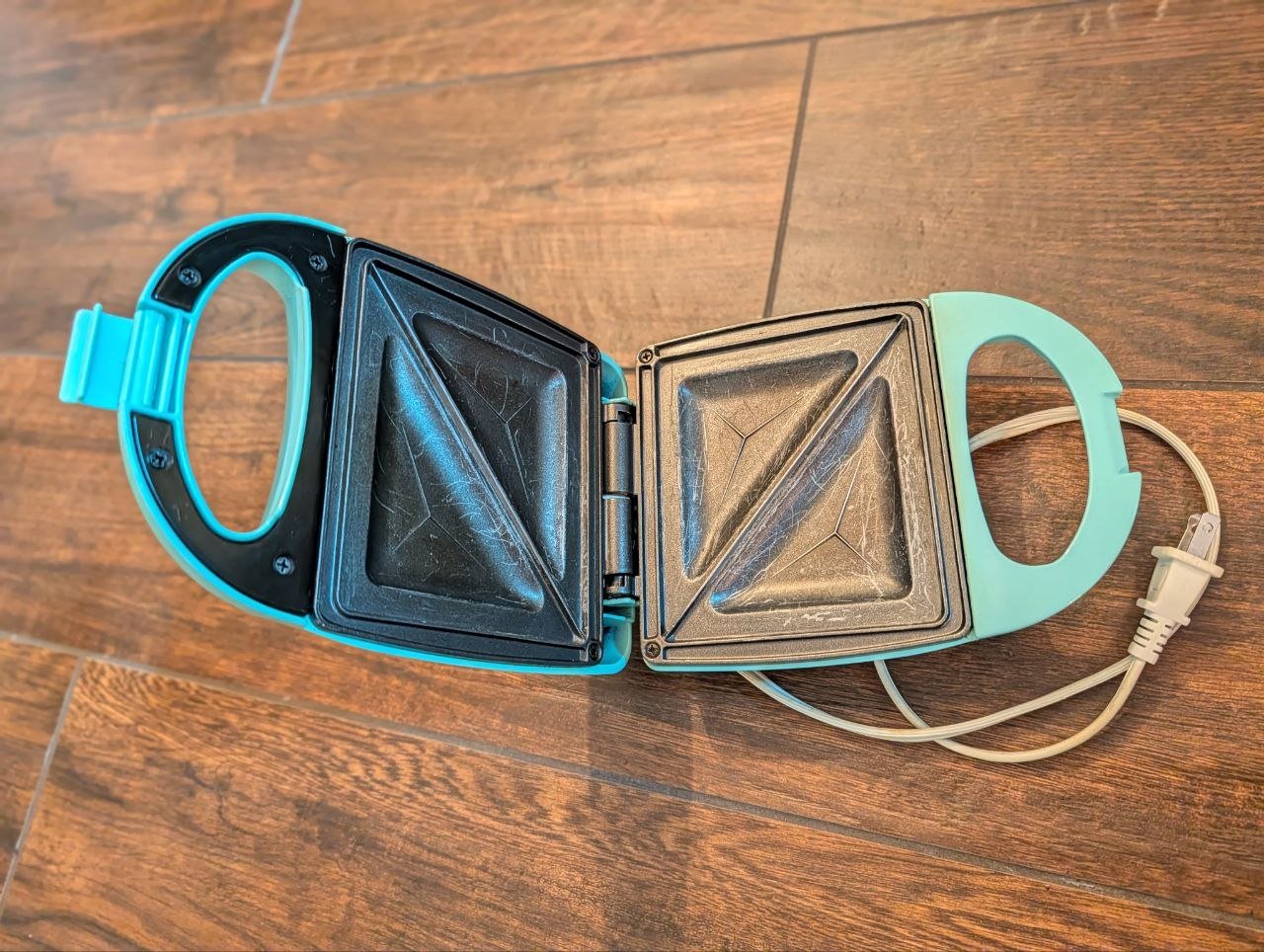 Sanduicheira Elétrica Mini Nostalgia Azul Turquesa