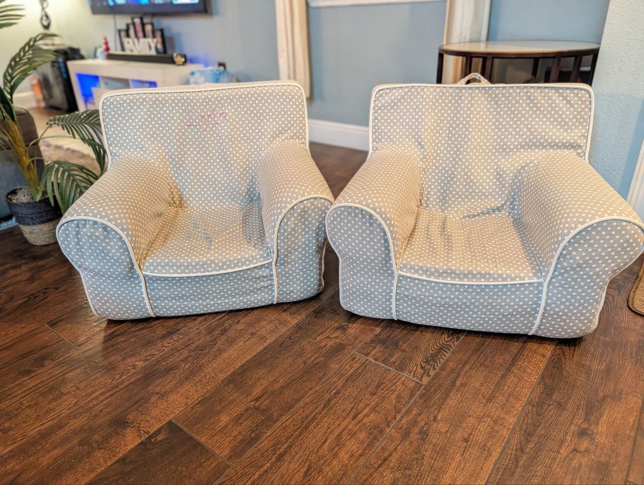 Poltronas Infantil Poá Cinza com Vivo Branco