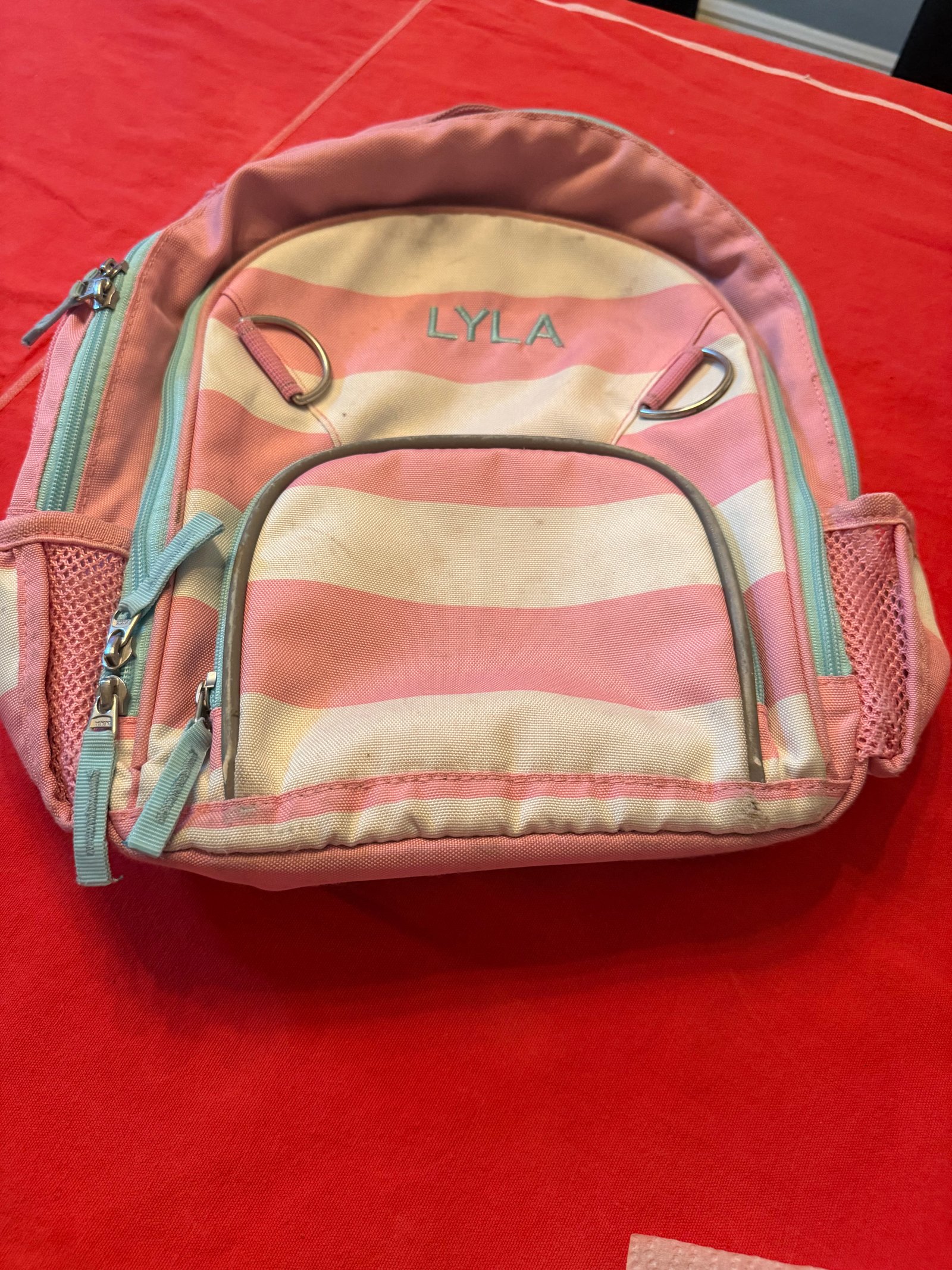 Mochila Infantil Listrada Rosa e Branca com Detalhes Azuis