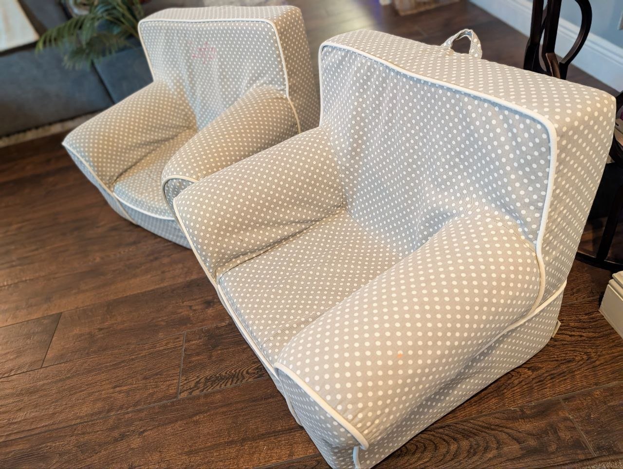 Poltronas Infantil Poá Cinza com Vivo Branco