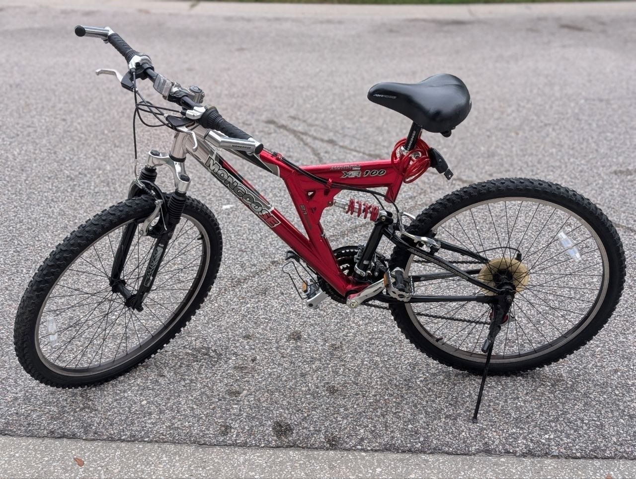 Bicicleta Mountain Bike Mongoose Vermelha e Prata